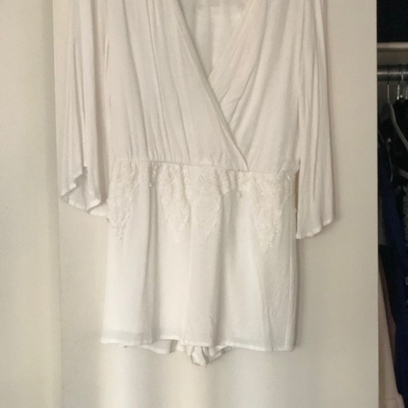 White romper - Picture 2 of 3